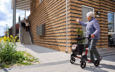 In de wijk Hoflanen in RijswijkBuiten hebben tien geplande herenhuizen ‘plaatsgemaakt’ voor dubbele bewoning: beneden senioren, boven jongere starters